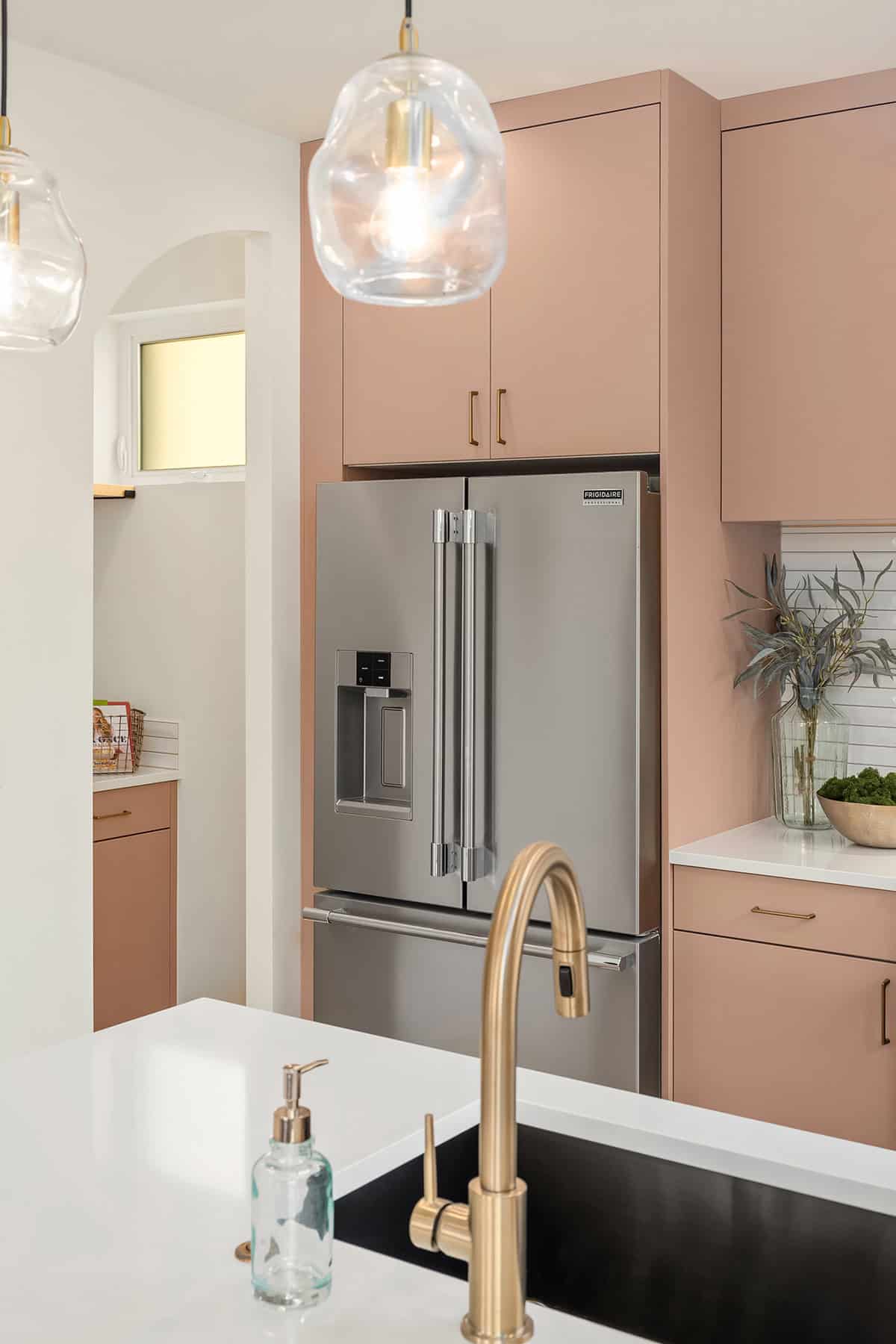 SW Willow St Kitchen Fridge Wall 4347