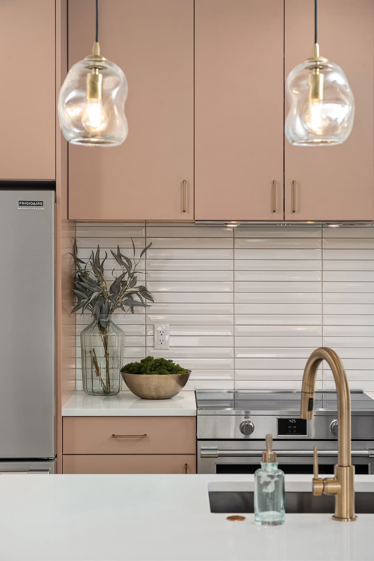 SW Willow St Kitchen Detail Pendants 4347