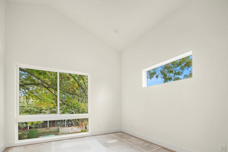 8542 Interlake Ave N primary suite with vaulted ceiling, new construction by Seattle Modern Buildings near Green Lake, Seattle